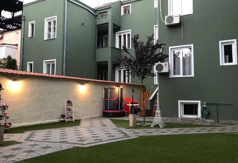 Villa Nina Hotel & Lounge Bar