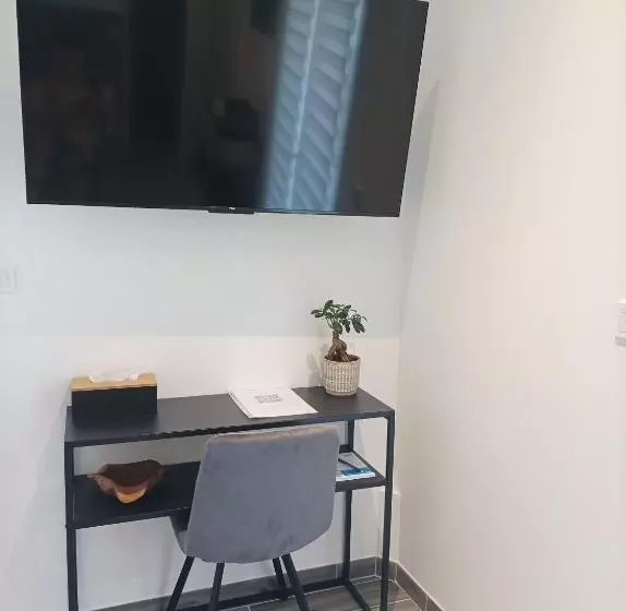 Aamiaismajoitus (B&B) L  Har & Lam