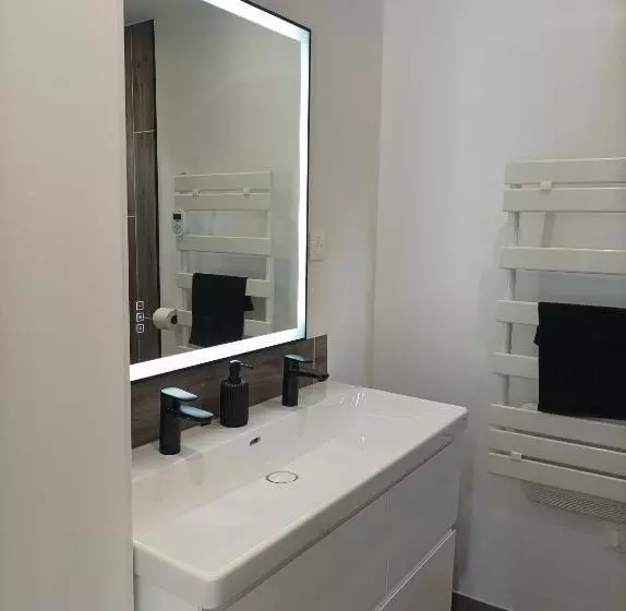 Aamiaismajoitus (B&B) L  Har & Lam