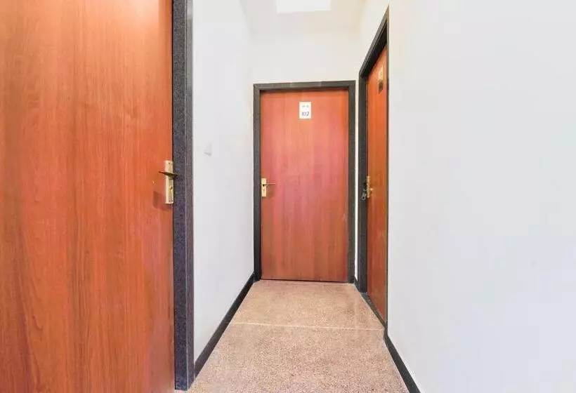 Fabhotel Samrat Regency
