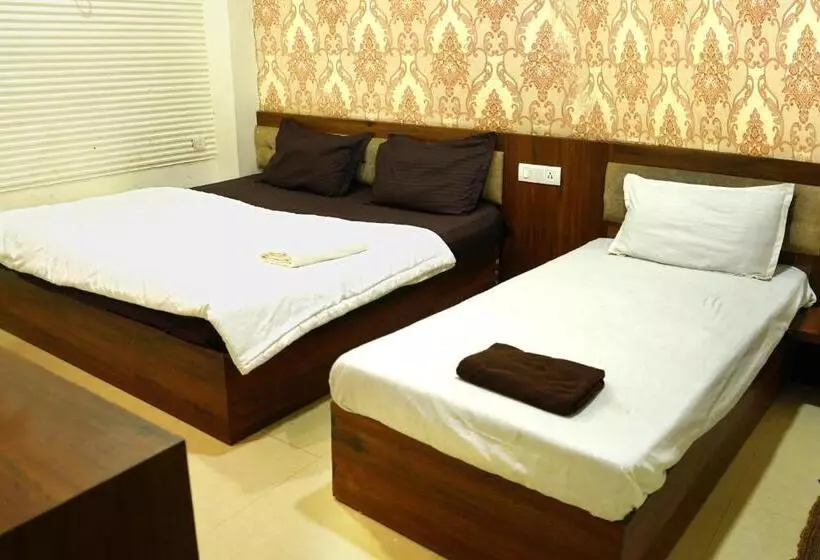 هتل Bal Residency 120 Mt Golden Temple