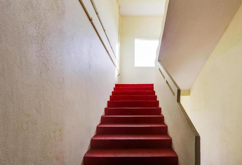 בית מלון כפרי Oyo Family Lodge