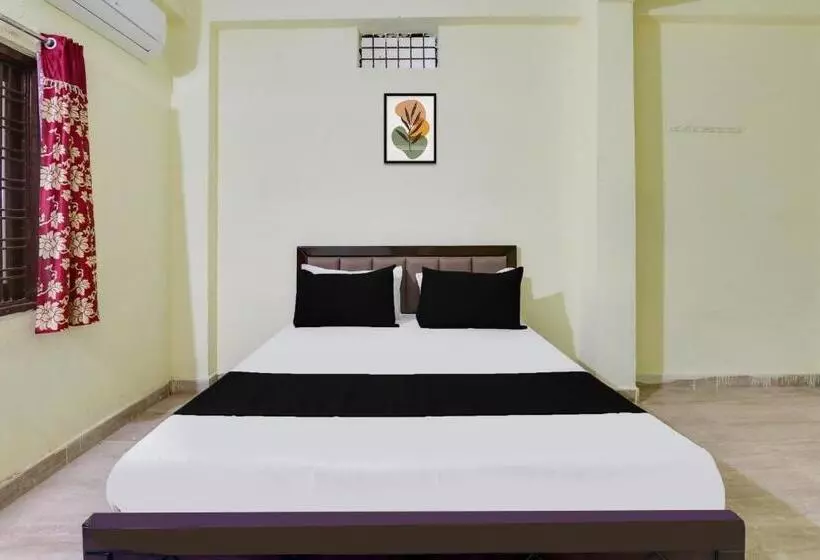 ホテル Oyo Family Lodge