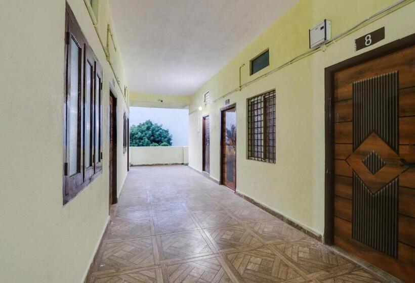 בית מלון כפרי Oyo Family Lodge