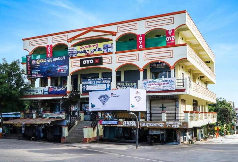 בית מלון כפרי Oyo Family Lodge