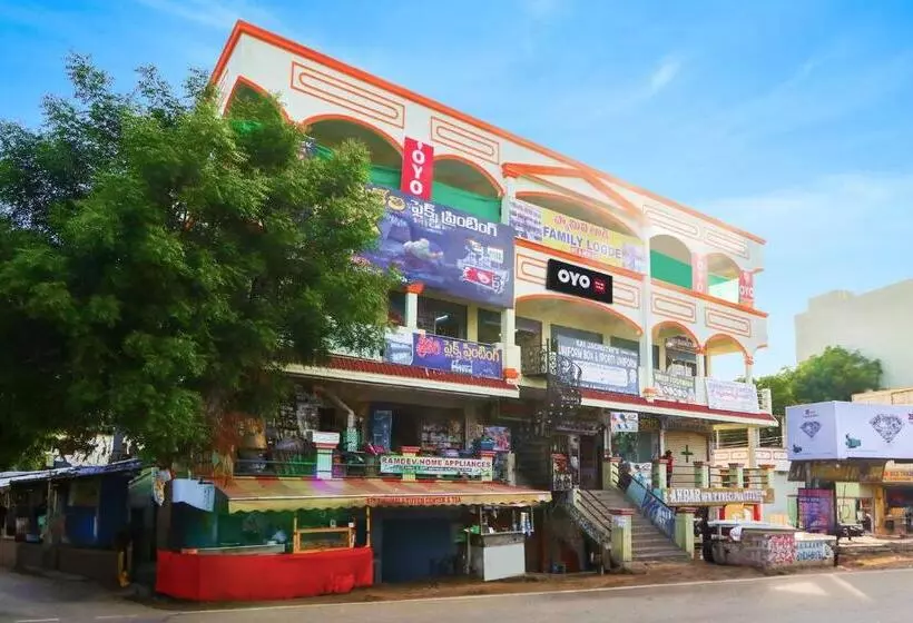 ホテル Oyo Family Lodge