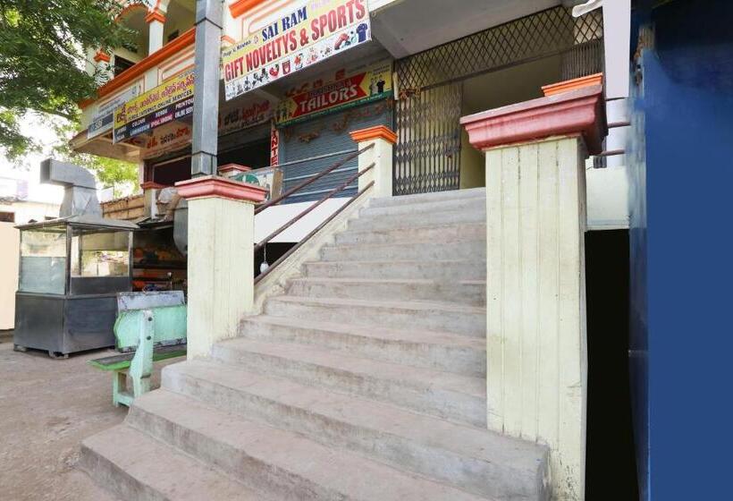 酒店 Oyo Family Lodge