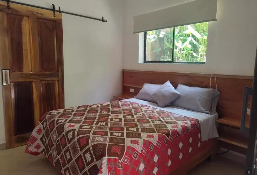 پانسیون La Table De Apoyo