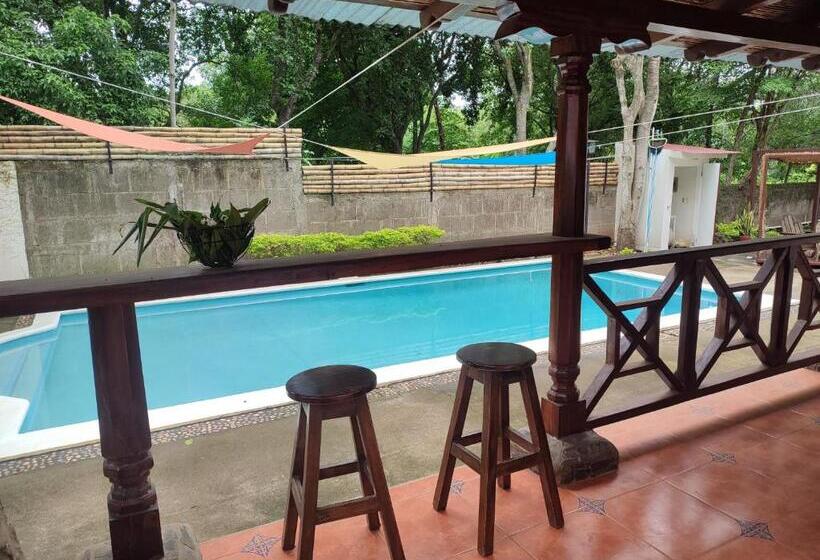 پانسیون La Table De Apoyo