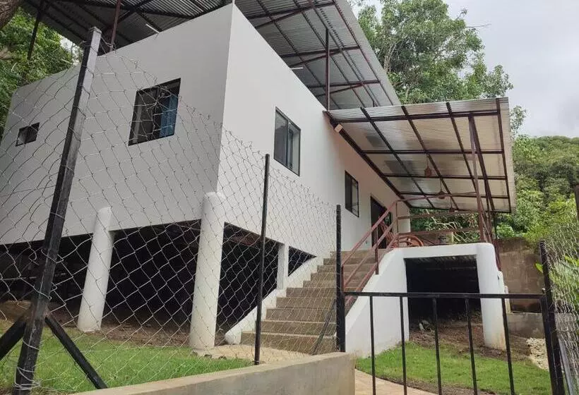 پانسیون La Table De Apoyo