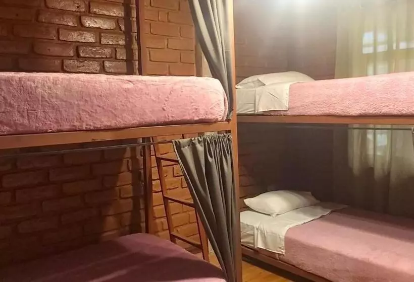 Aamiaismajoitus (B&B) Dystopia Hostel   All Day Breakfast