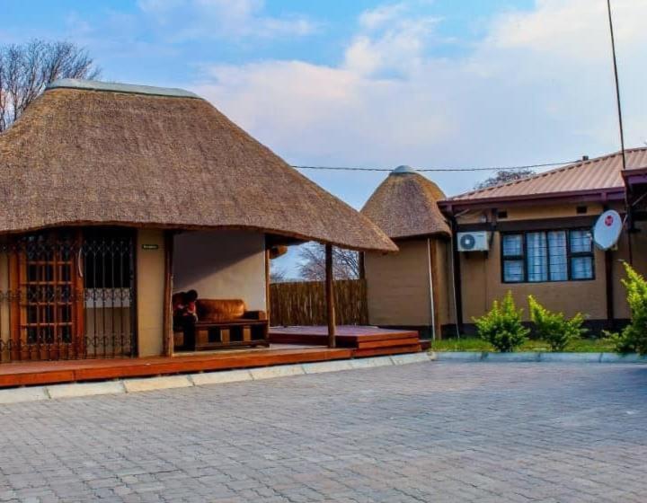 تختخواب و صبحانه Thomo S Inn Guest House