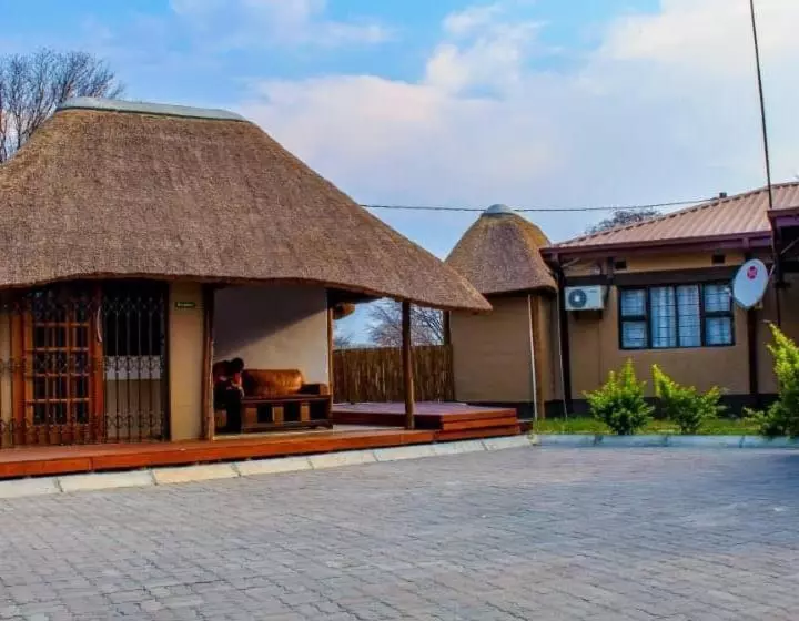 تختخواب و صبحانه Thomo S Inn Guest House