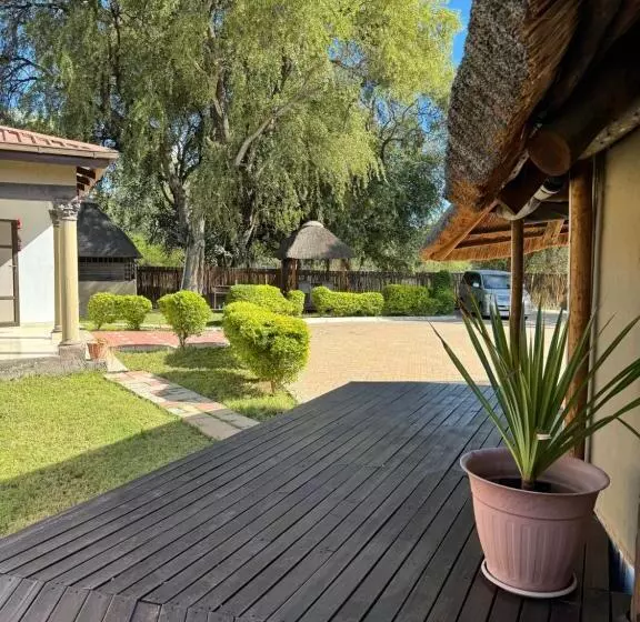 تختخواب و صبحانه Thomo S Inn Guest House