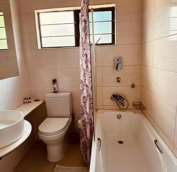 تختخواب و صبحانه Thomo S Inn Guest House