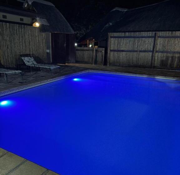 تختخواب و صبحانه Thomo S Inn Guest House