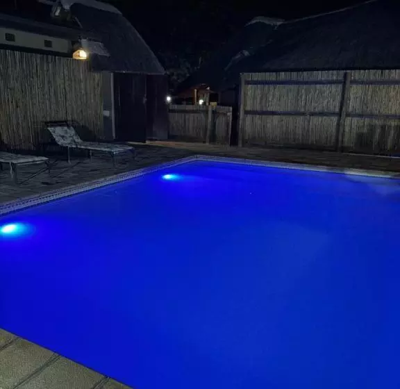 تختخواب و صبحانه Thomo S Inn Guest House