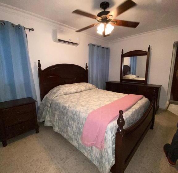 El Patio De Anderson Restaurant Hotel Boutique