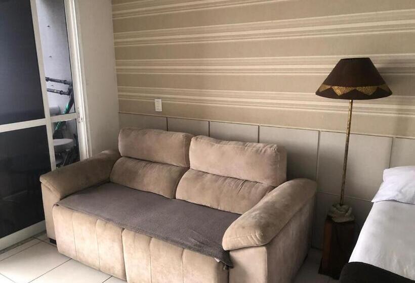 Flat Hotel Morador 1110 Suíte,sofá,varanda,cozinha