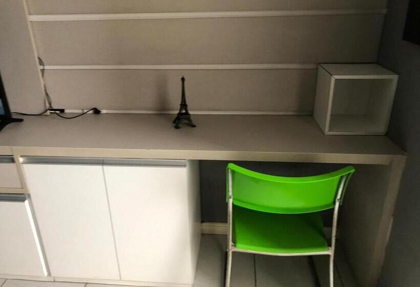 Flat Hotel Morador 1110 Suíte,sofá,varanda,cozinha