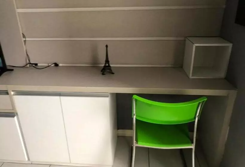 Flat Hotel Morador 1110 Suíte,sofá,varanda,cozinha