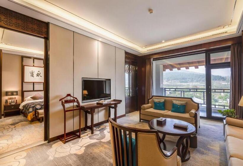 Hotel 登封中州华鼎饭店