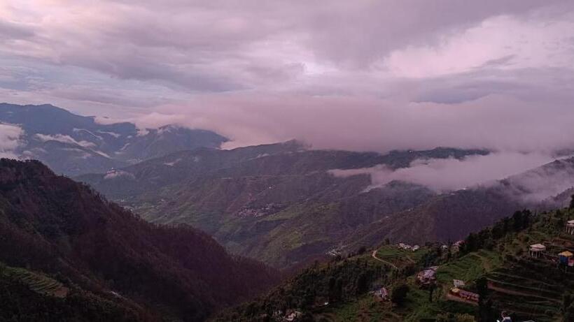 ホテル Dhanolti The Grand Resort