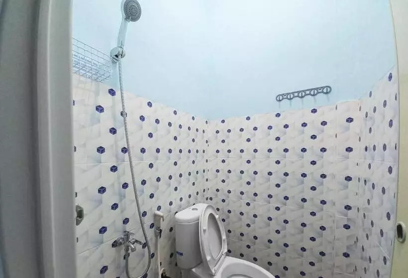 Hotelli Rega Guesthouse Redpartner