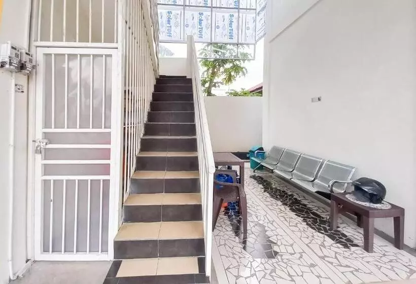 Hotelli Rega Guesthouse Redpartner