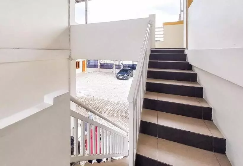 Hotelli Rega Guesthouse Redpartner