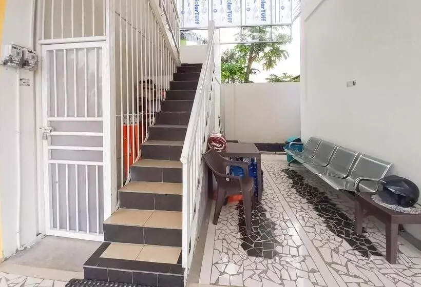 Hotelli Rega Guesthouse Redpartner