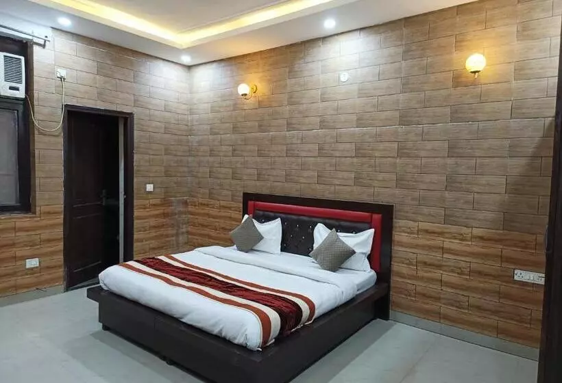 Hotelli Swas Tika Homes Near Wave City Center Noida