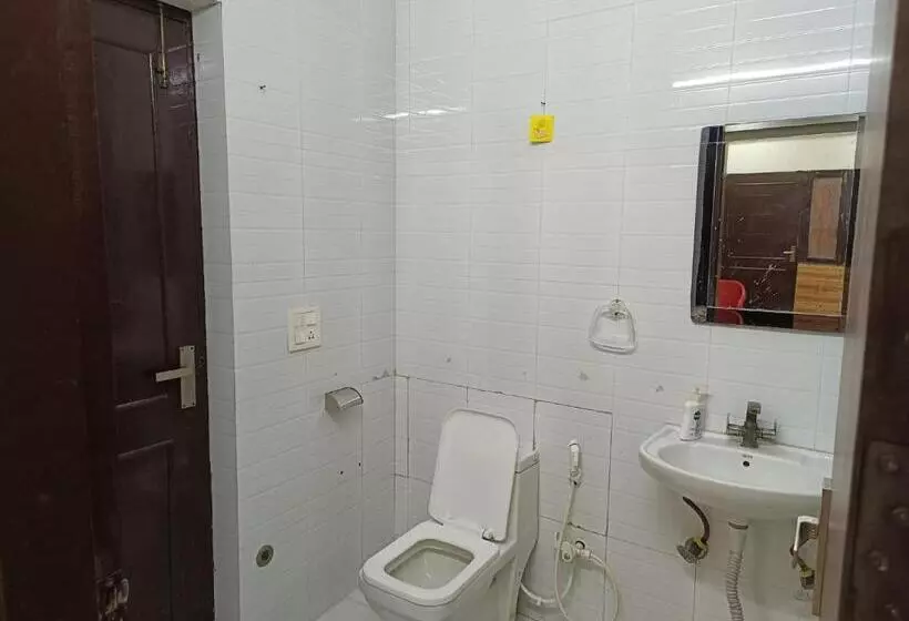Hotelli Swas Tika Homes Near Wave City Center Noida
