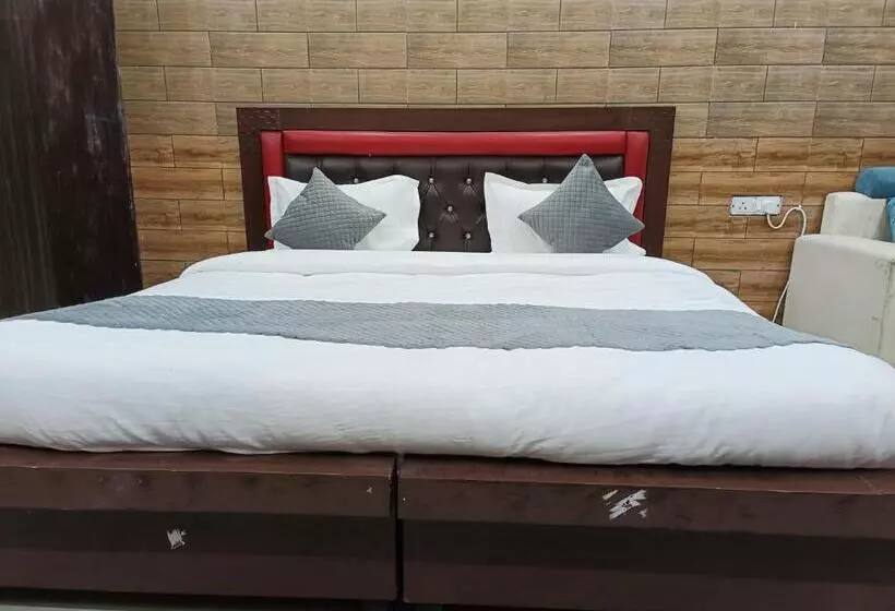 Hotelli Swas Tika Homes Near Wave City Center Noida