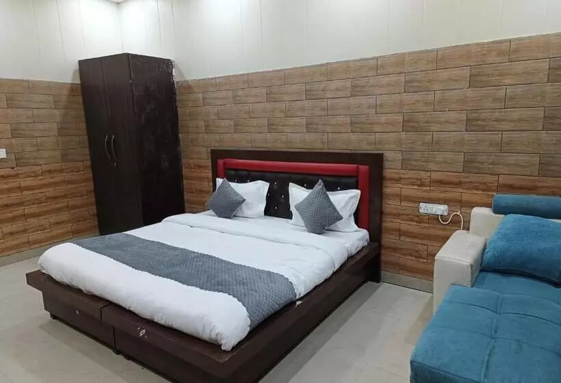 Hotelli Swas Tika Homes Near Wave City Center Noida