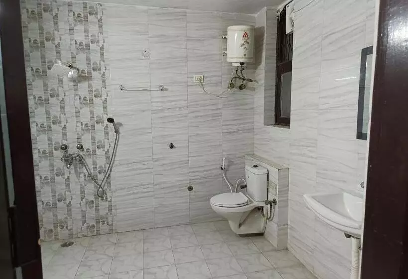 Hotelli Swas Tika Homes Near Wave City Center Noida