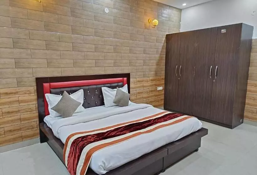 Hotelli Swas Tika Homes Near Wave City Center Noida