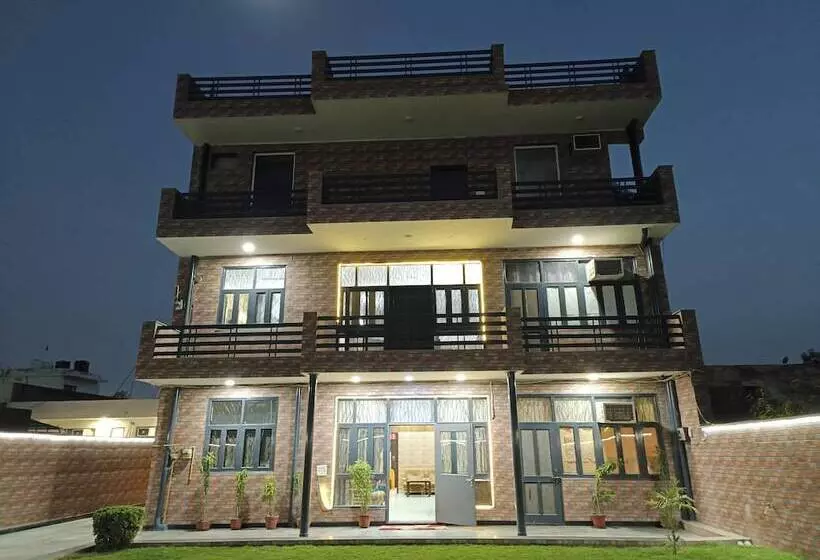Hotelli Swas Tika Homes Near Wave City Center Noida