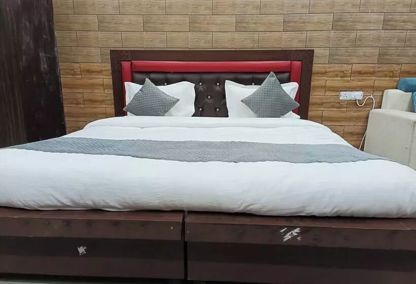 Hotelli Swas Tika Homes Near Wave City Center Noida