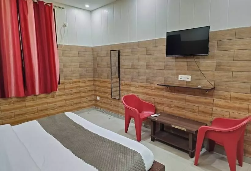 Hotelli Swas Tika Homes Near Wave City Center Noida