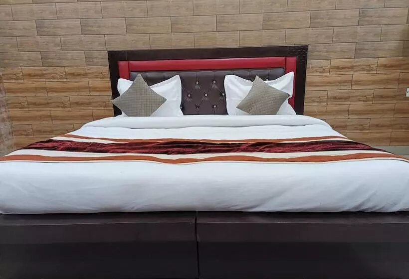 Hotelli Swas Tika Homes Near Wave City Center Noida