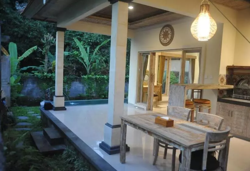 ペンション Ampi House