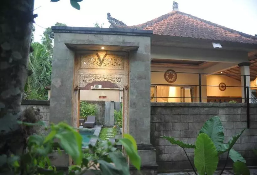 ペンション Ampi House