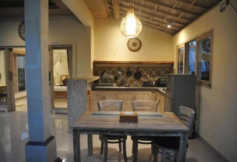 ペンション Ampi House