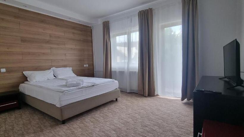 پانسیون Del Monte Predeal