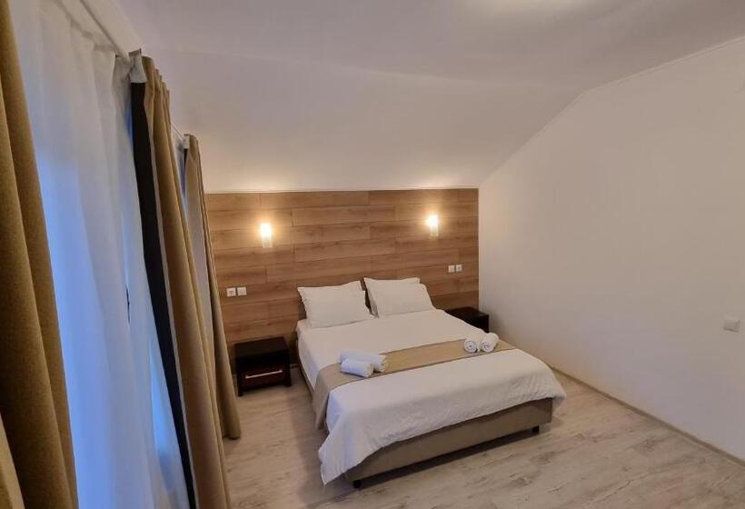 پانسیون Del Monte Predeal