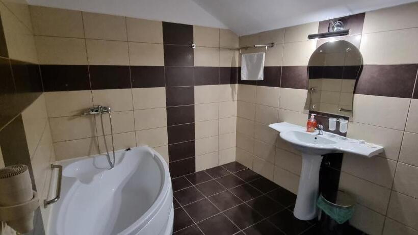 پانسیون Del Monte Predeal