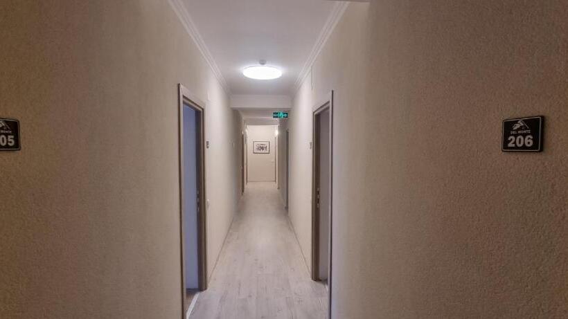 پانسیون Del Monte Predeal