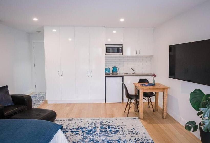 ペンション Port Fairy Bnb   The Blue Suite