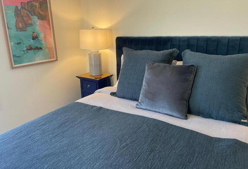 ペンション Port Fairy Bnb   The Blue Suite